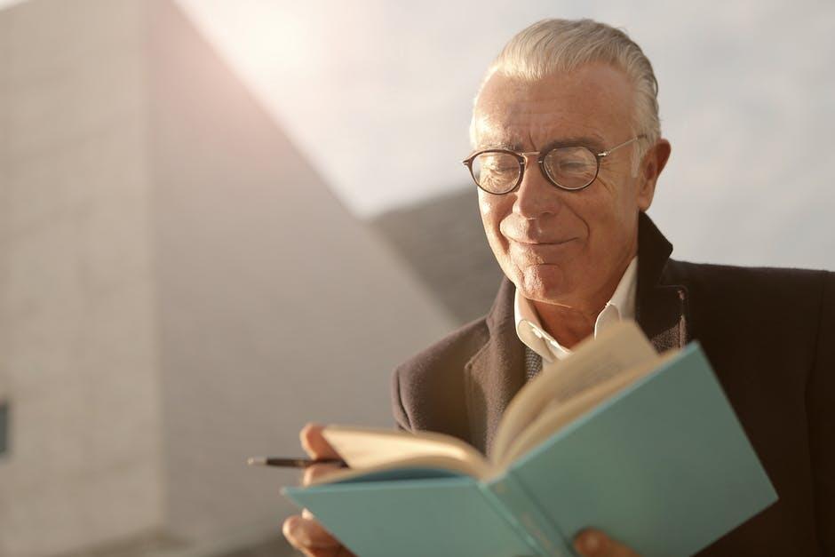 How Do You Know If You Need Reading Glasses? 5 Signs to Watch